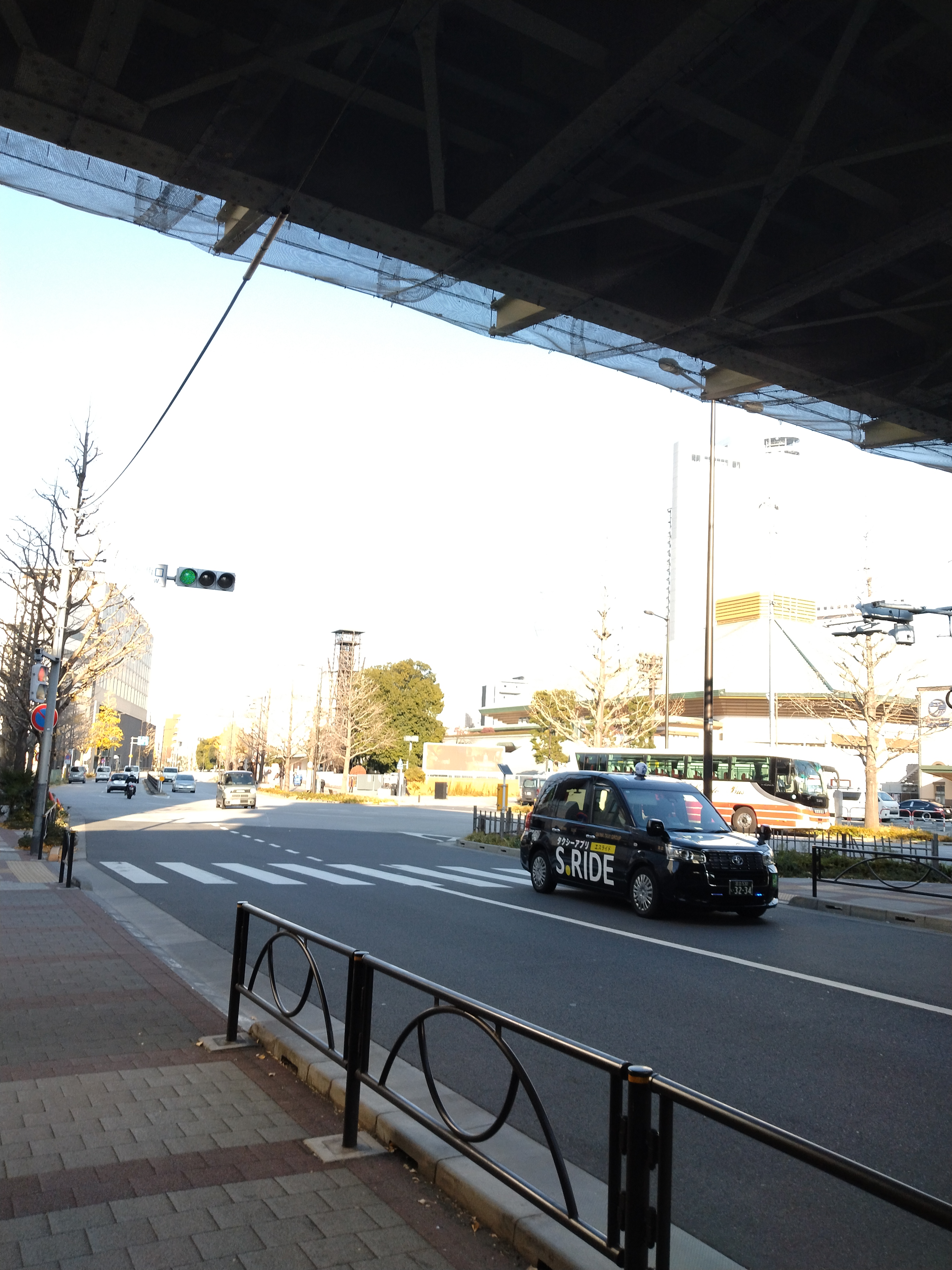 博物館へ続く主要交差点