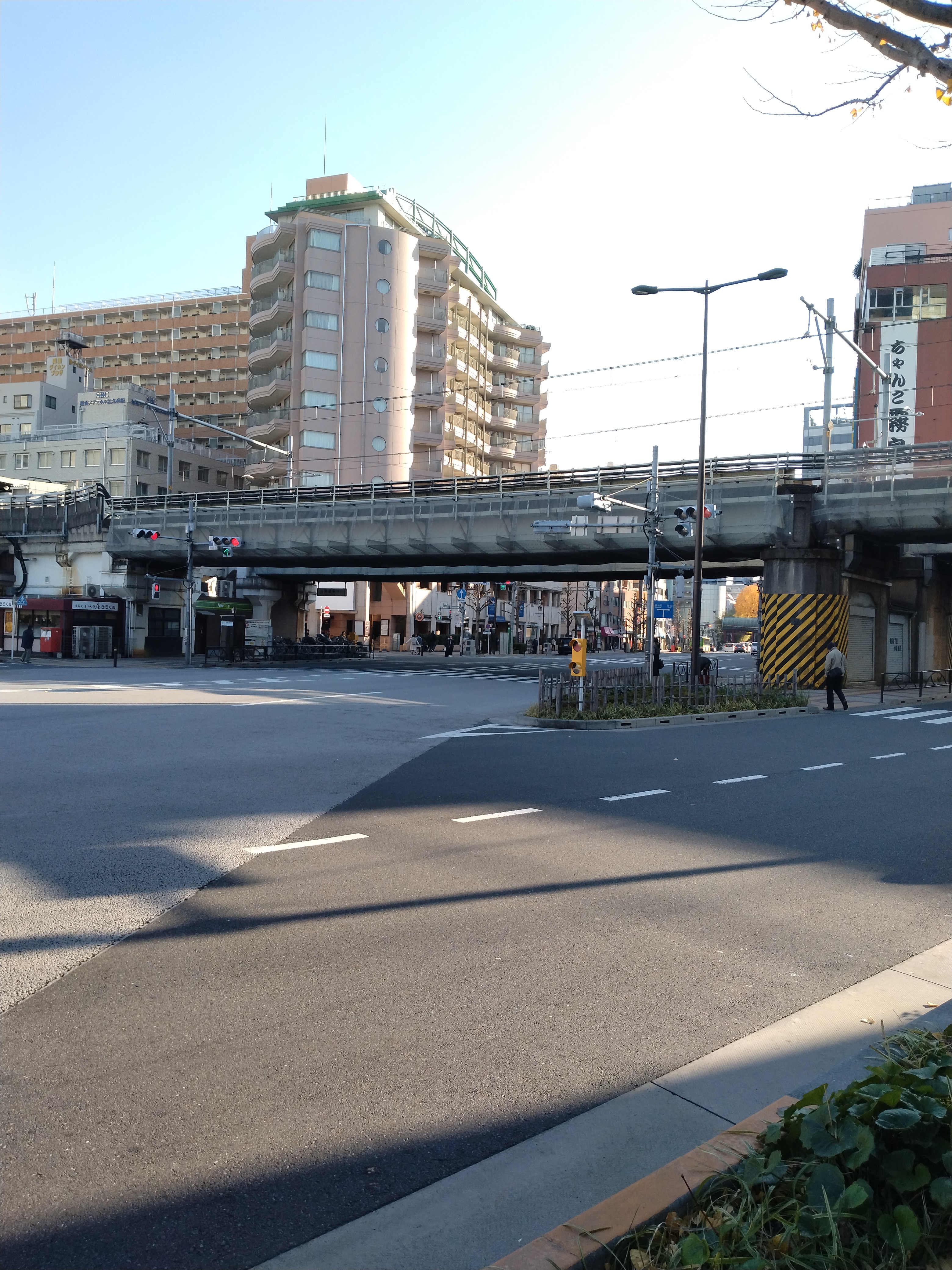 駅前に広がる開放的な空間