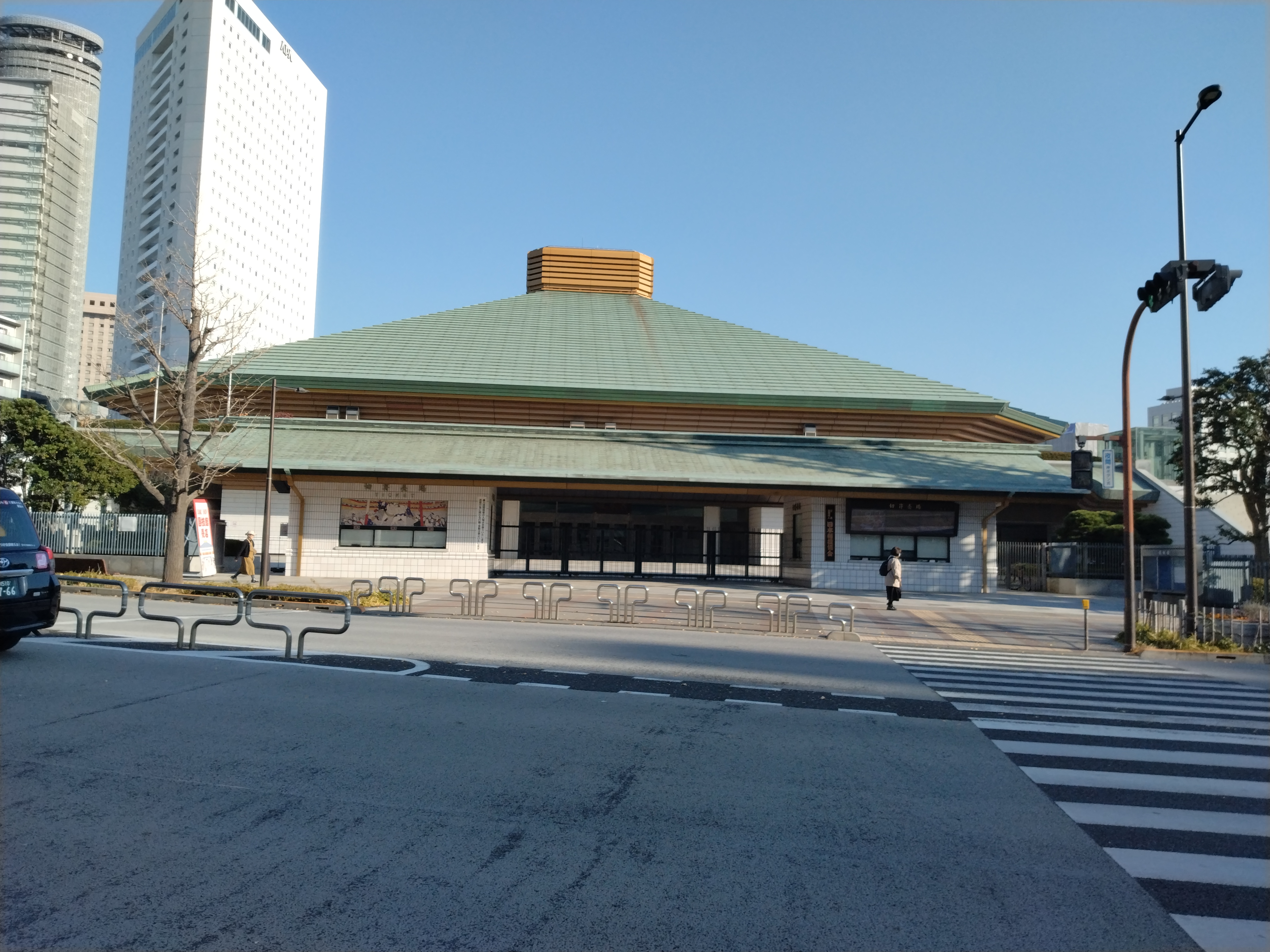 国技館と周辺ビル群