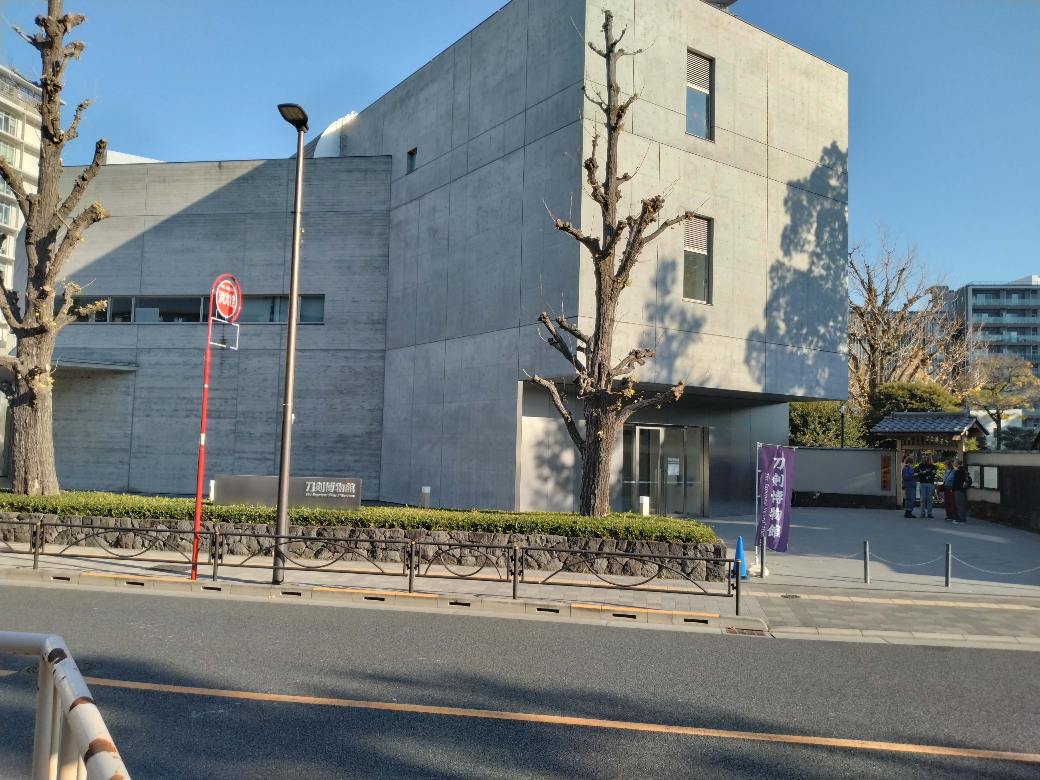 建物外周と歩道