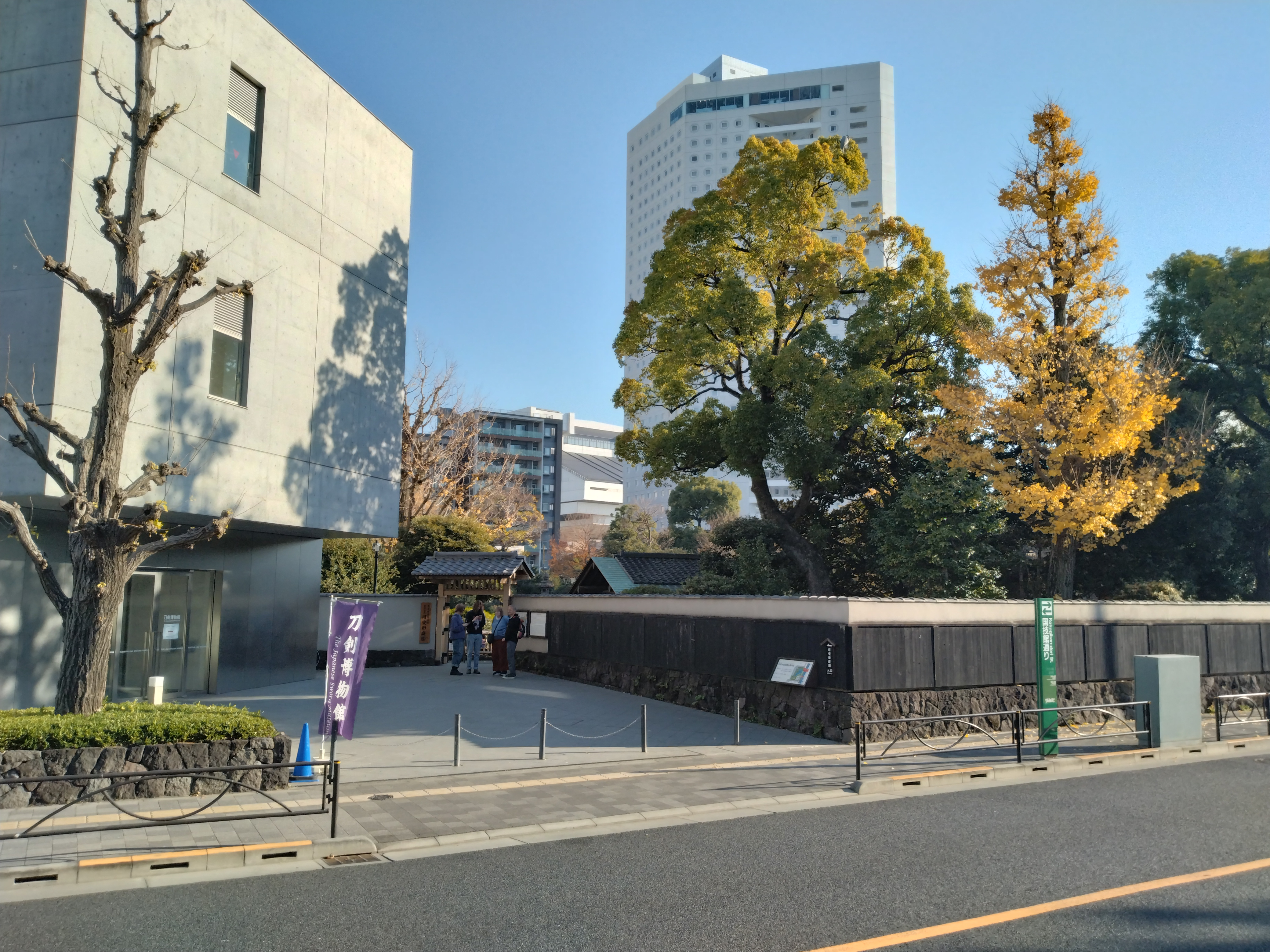 旧安田庭園近くの緑地