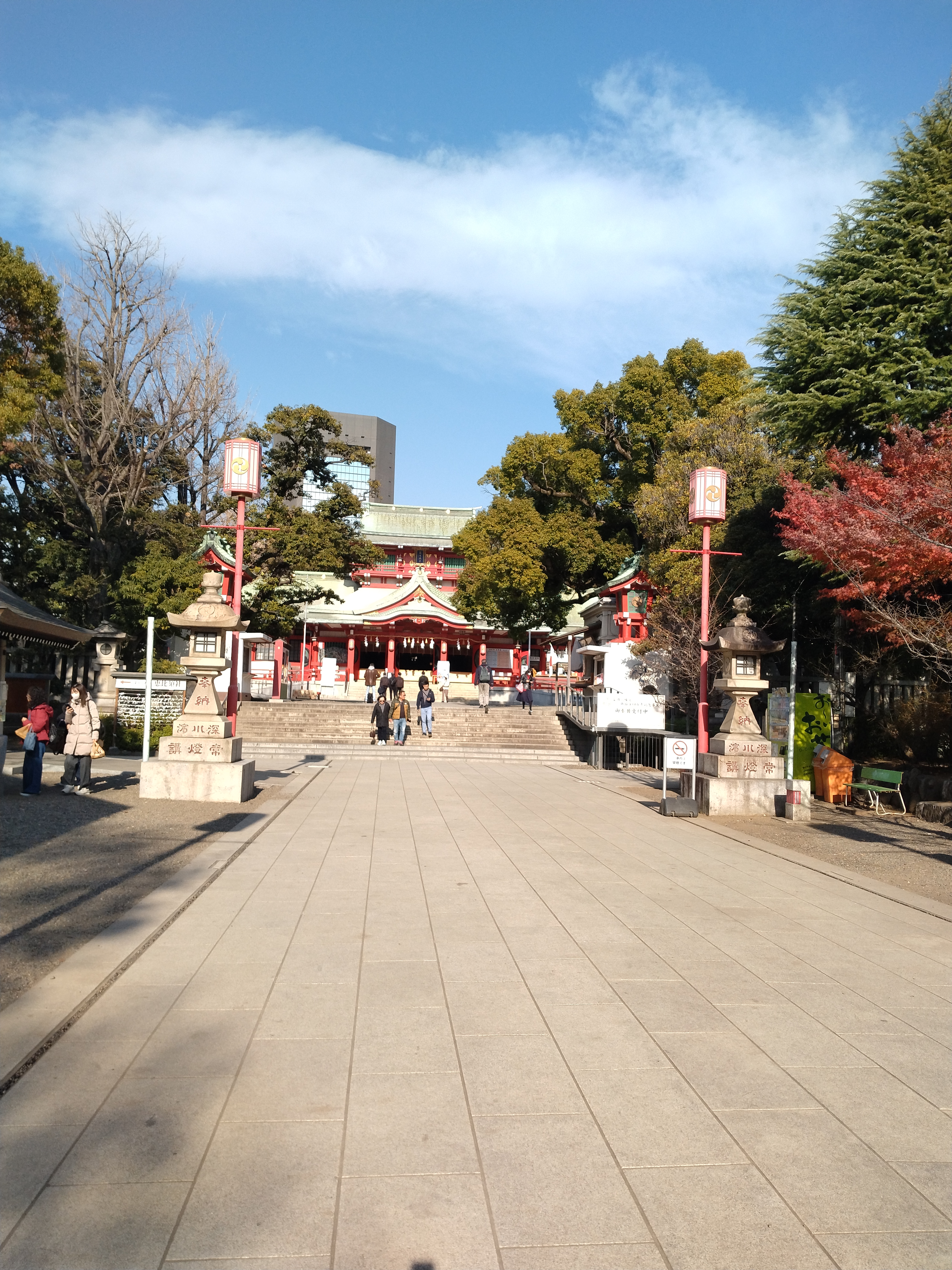 社殿へ続く広い参道