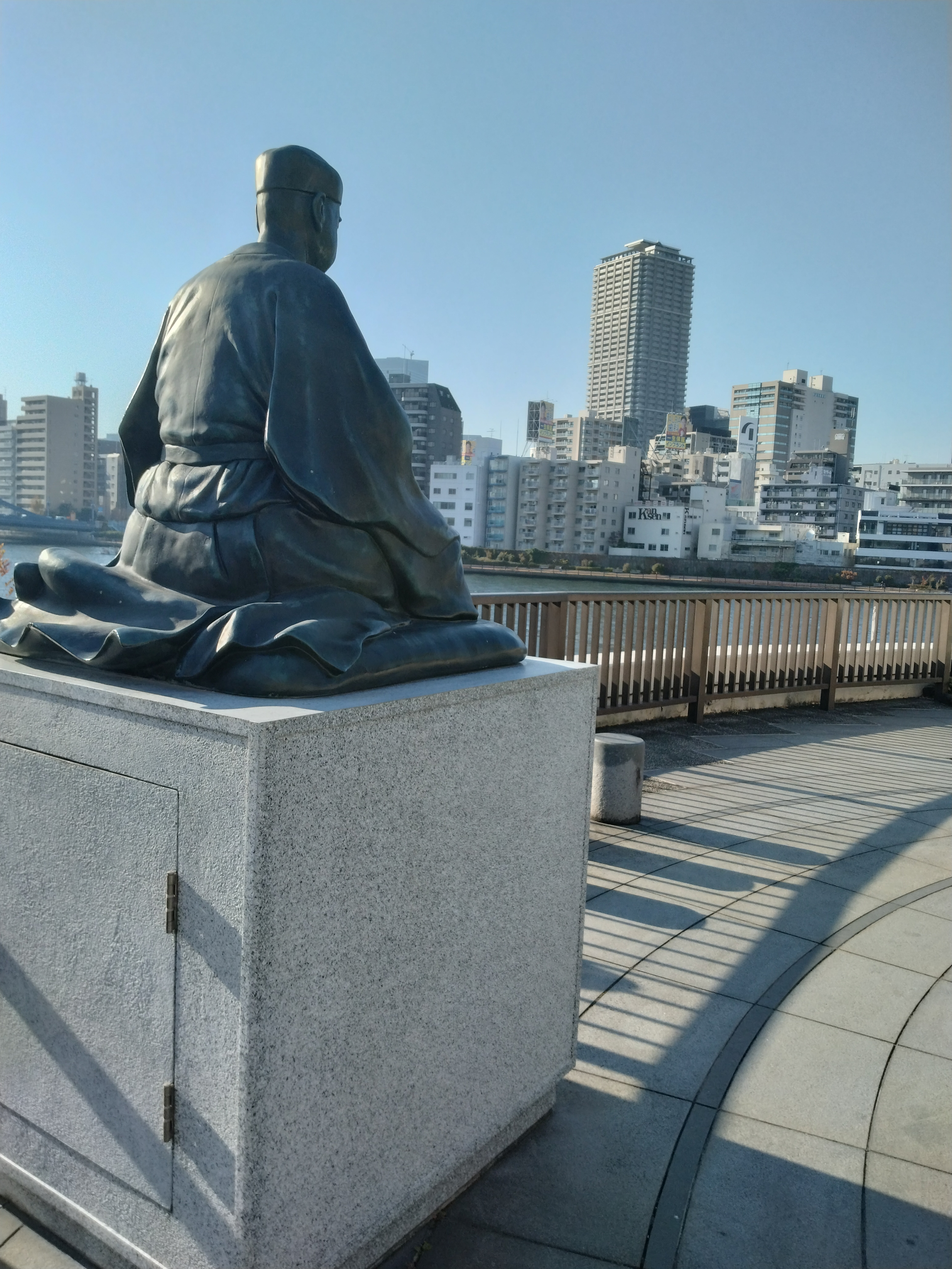 像越しに広がる川景色