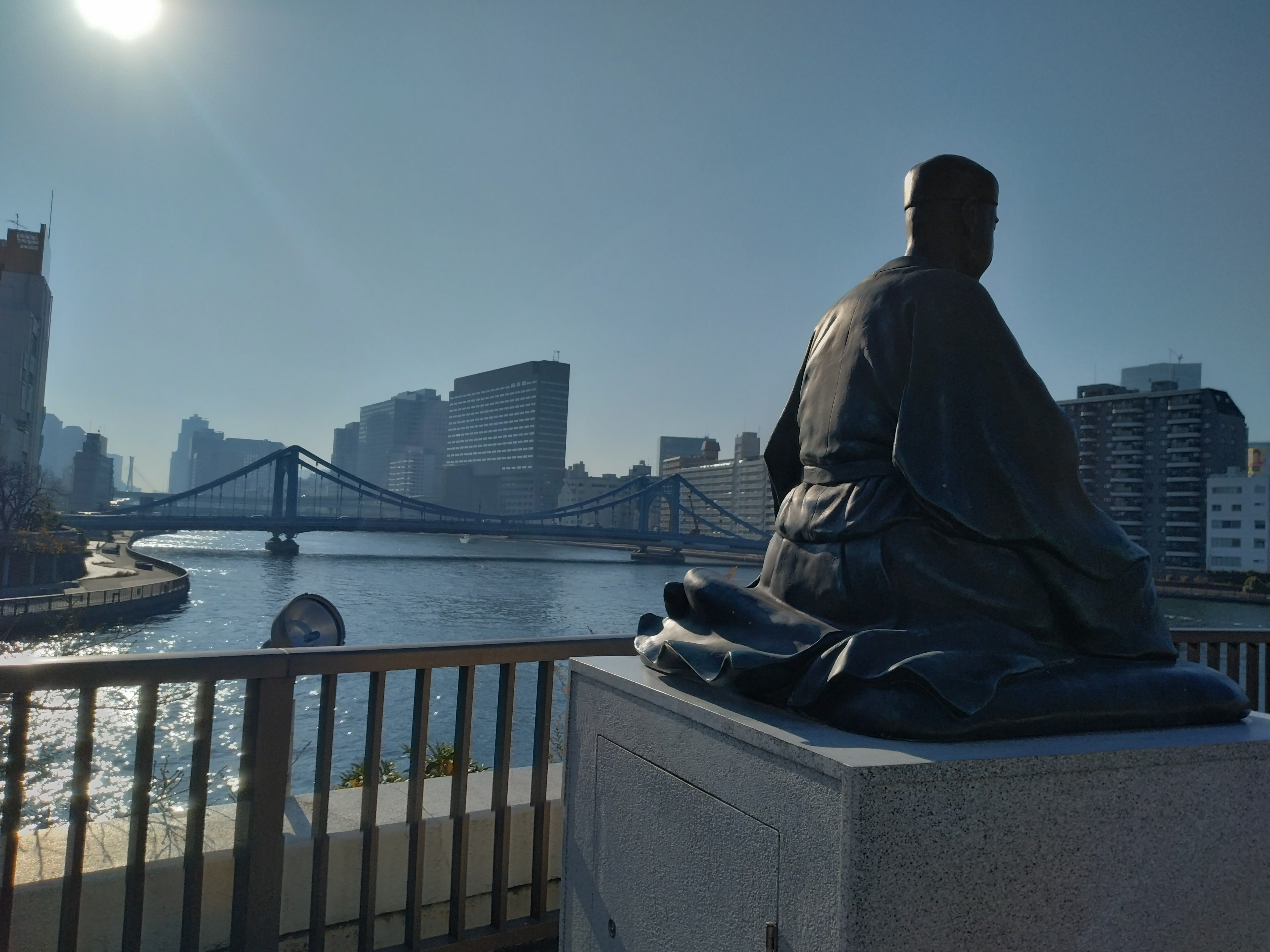 芭蕉像の側面を撮影