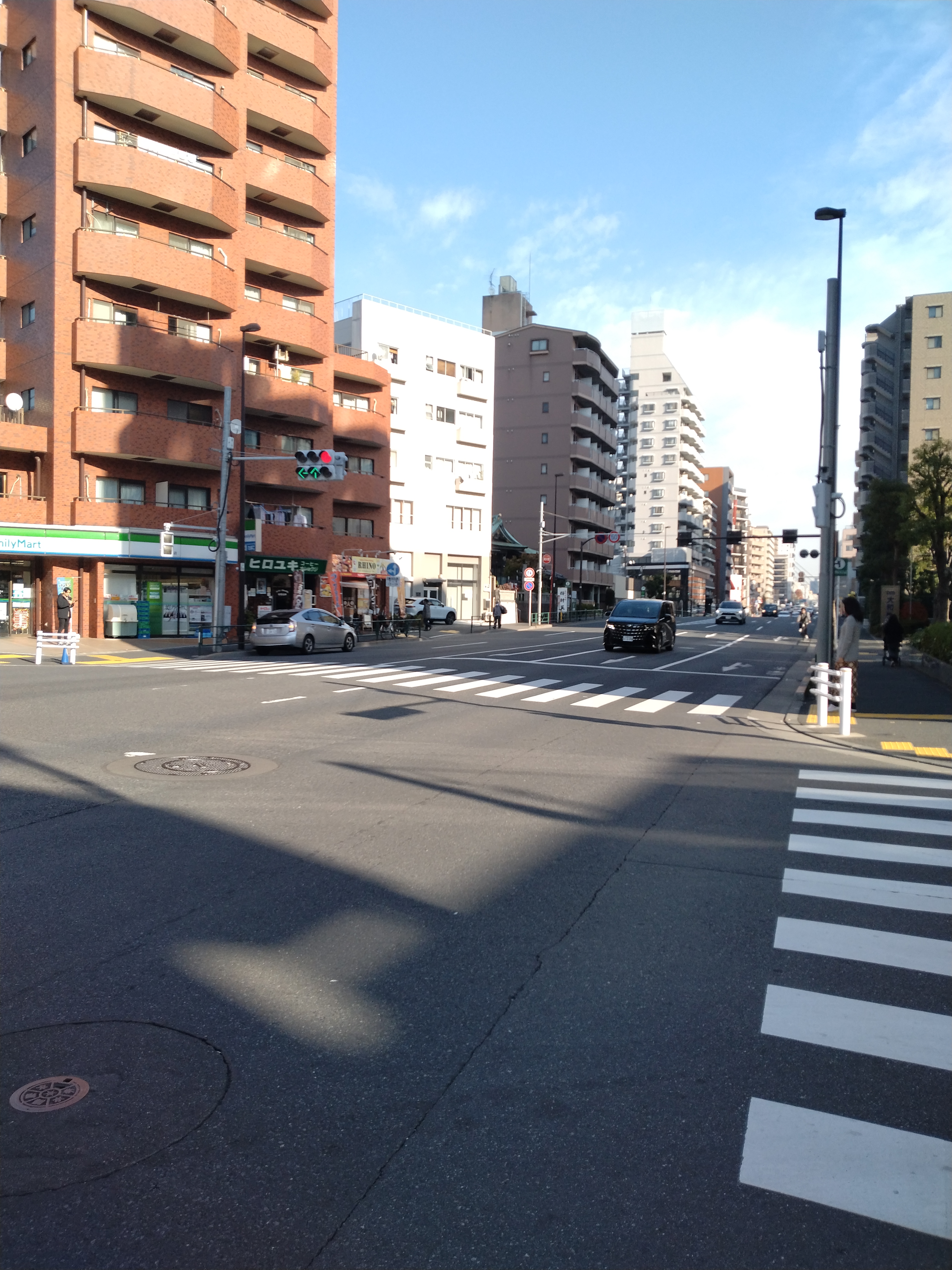 整備された直線道路
