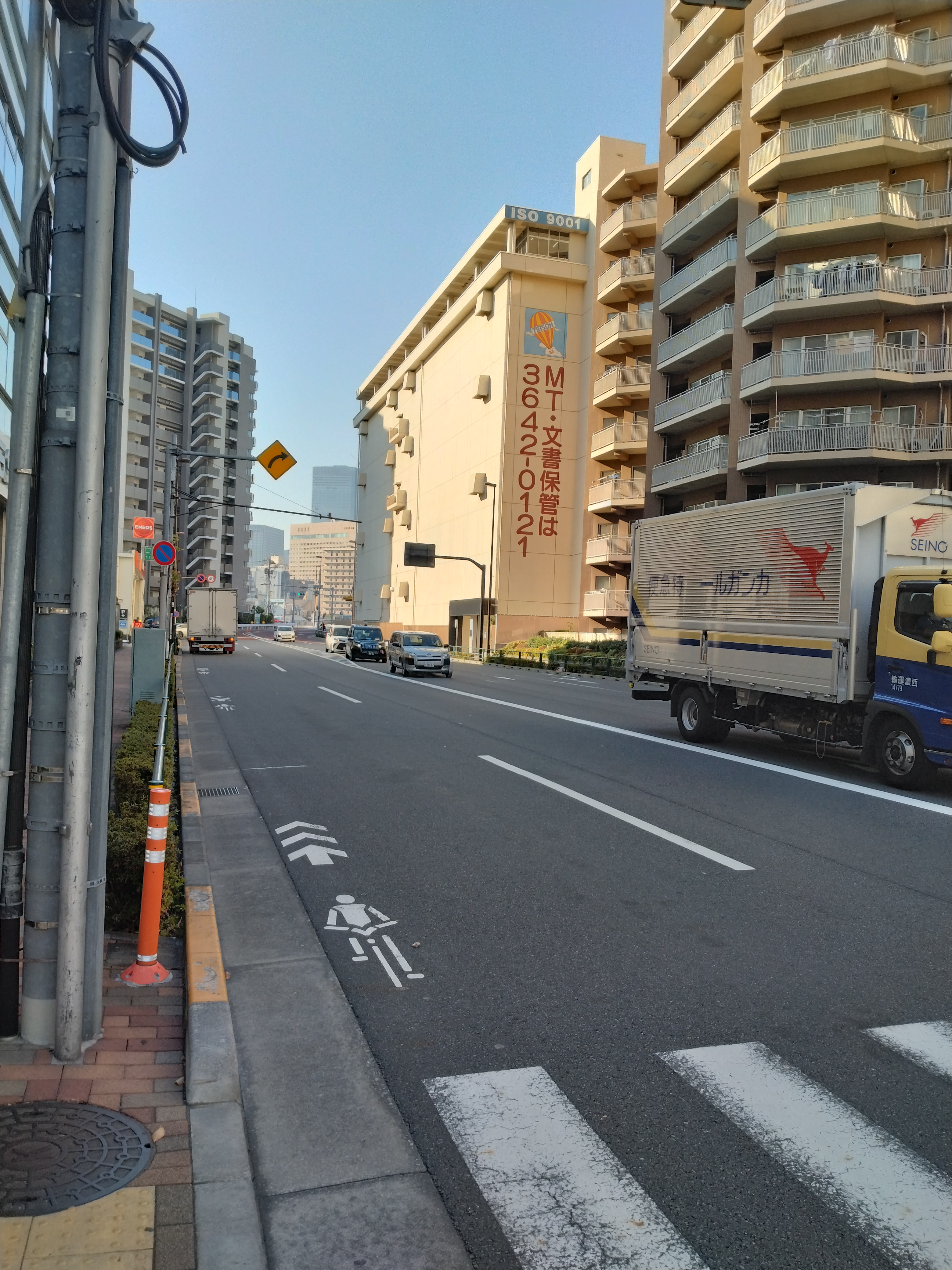 住宅街に続く道