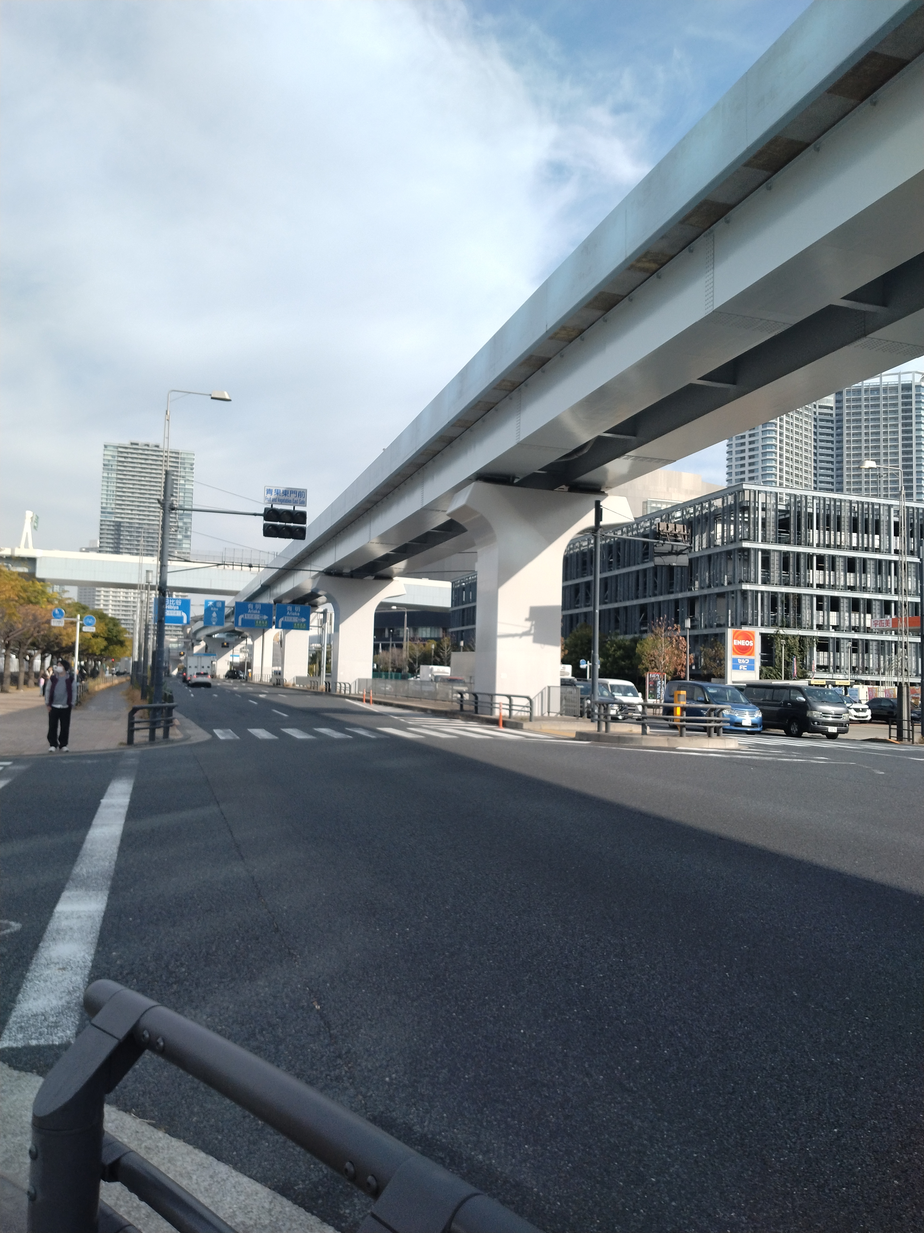 高架と交差点の景観