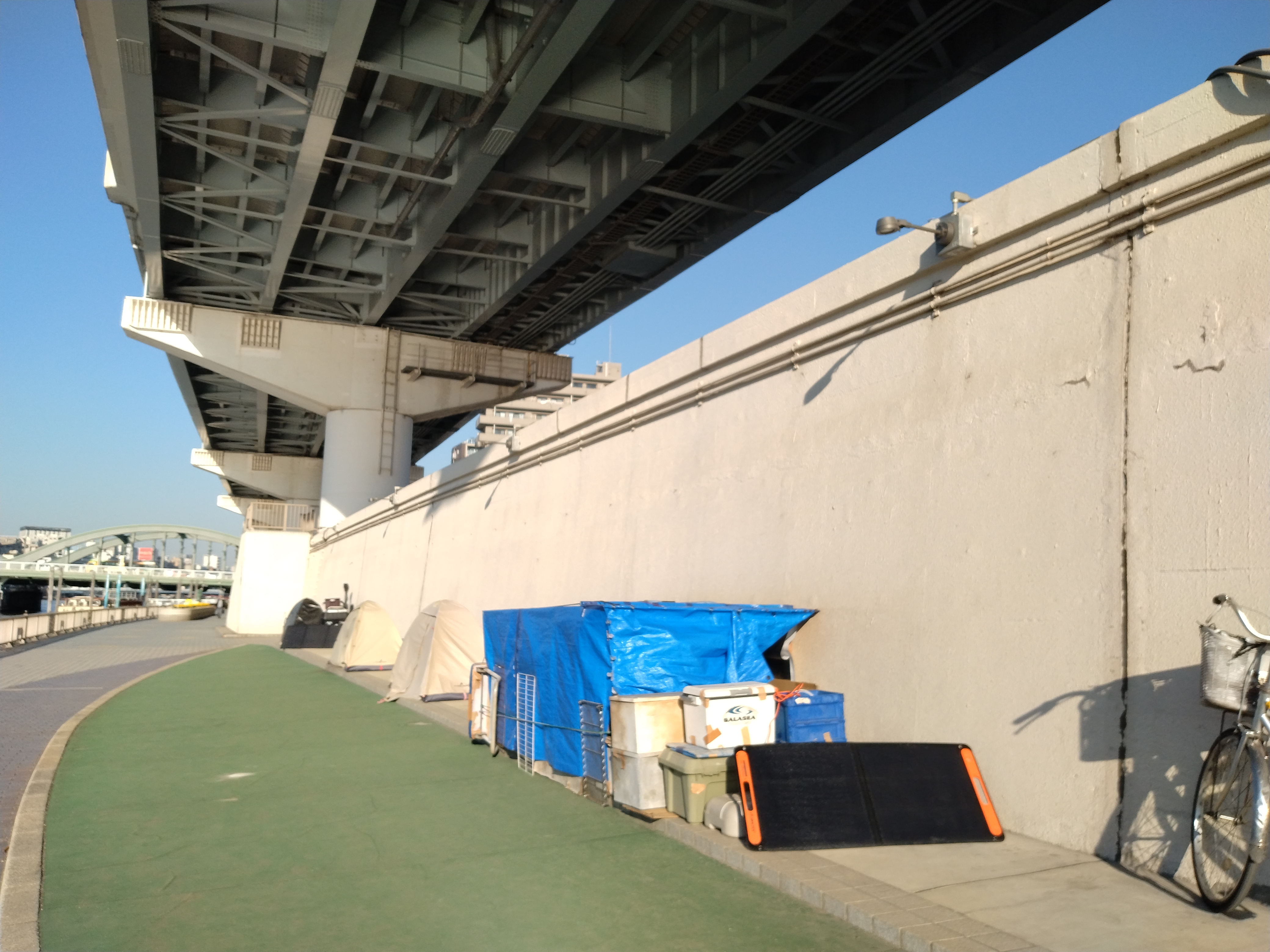 川沿いの生活道具